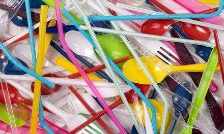 Aus supermarket giants ordered to clean up soft plastic waste