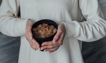 15 Uses and Benefits of Frankincense Essential Oil