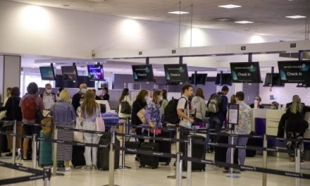 Australian regulator calls on airlines to cut domestic airfares