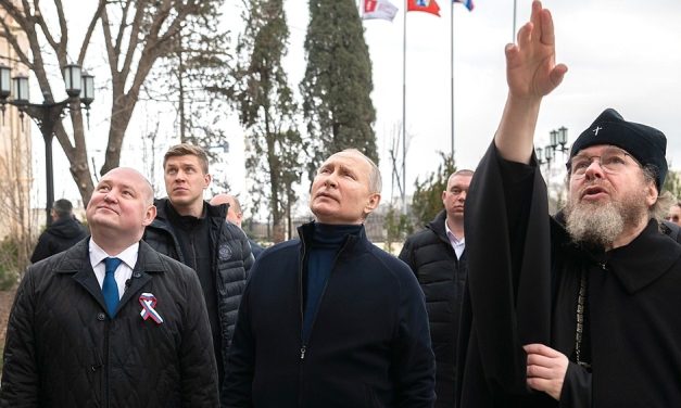 Ukraine crisis: Putin visits Russia-occupied Mariupol