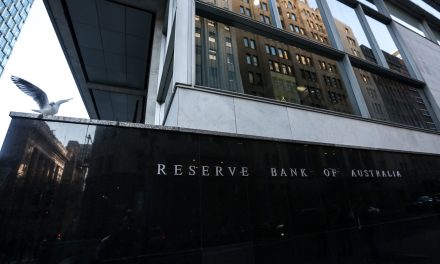 Australian central bank halts rate hike