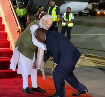 PM Modi arrives in Papua New Guinea, PM Marape touches his feet