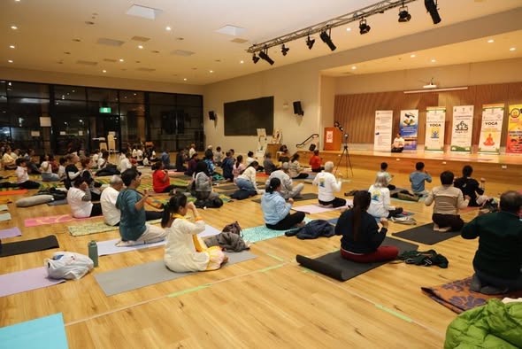 Canberra hosts community yoga session
